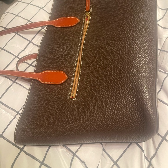 DOONEY & BURKE BROWN LEATHER PURSE - Picture 2 of 9